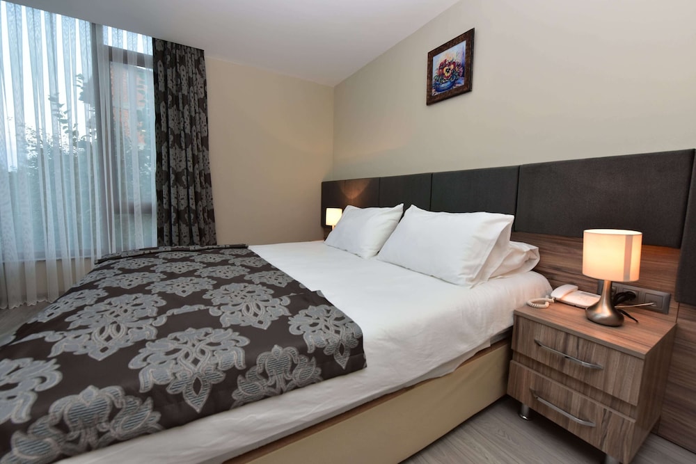 Deluxe Double Room, Partial Sea View