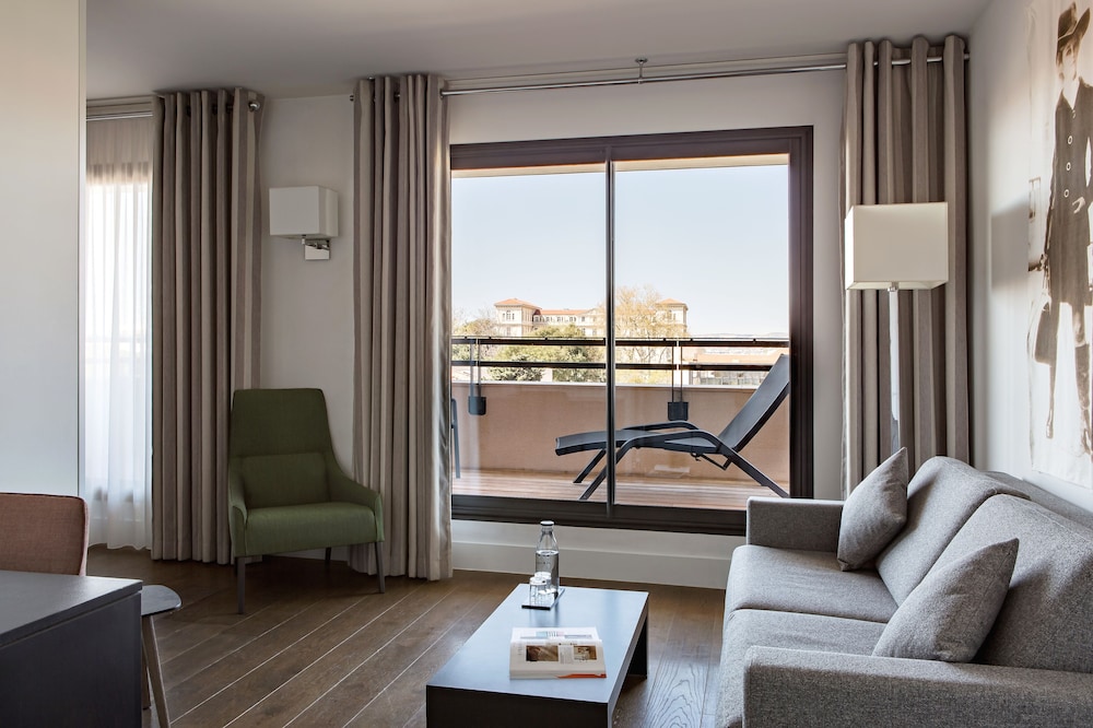 Suite, 1 King Bed with Sofa bed, Terrace - Photo 6
