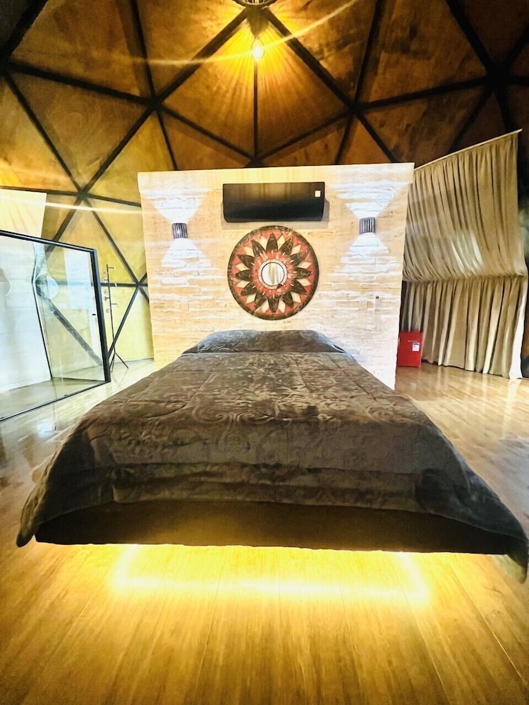 Panoramic Cabin, 1 Queen Bed photo 3