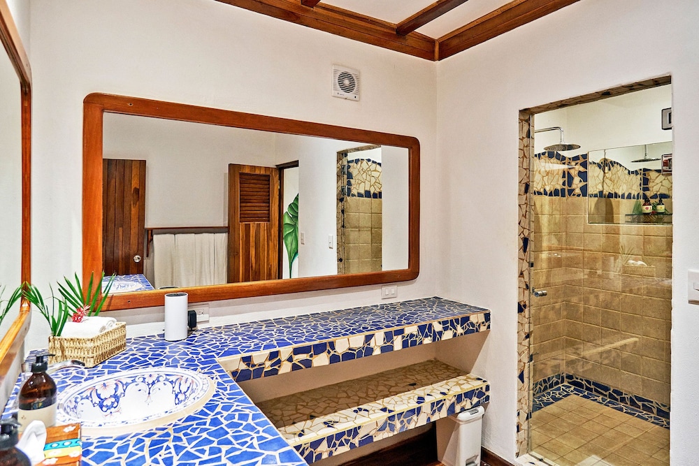 Double Room, 2 Queen Beds, Beach View photo 2