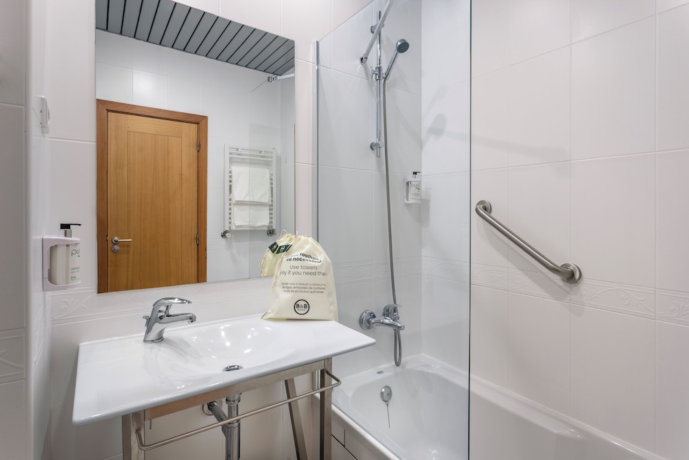 Standard Twin Room - Photo 4