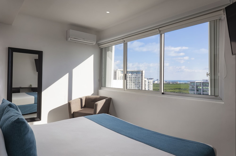 Standard Room, 1 King Bed, Non Smoking, Sea View photo 1