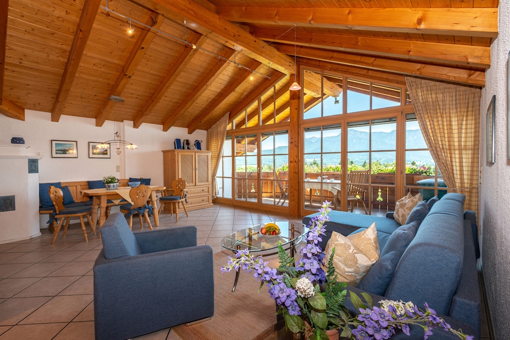 Panoramic Studio Suite, Balcony, Mountain View