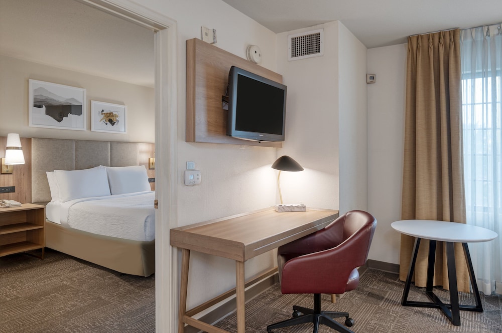 Suite, 1 Queen Bed, Accessible Bathtub (Mobility, Comm Access) - Photo 3