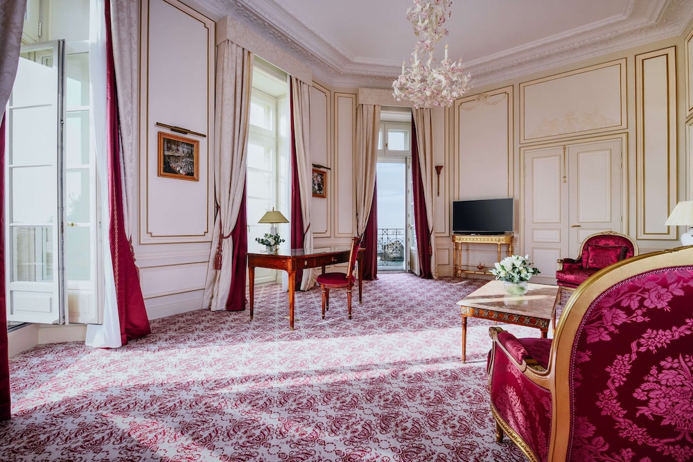 Royal Suite with One King Bed