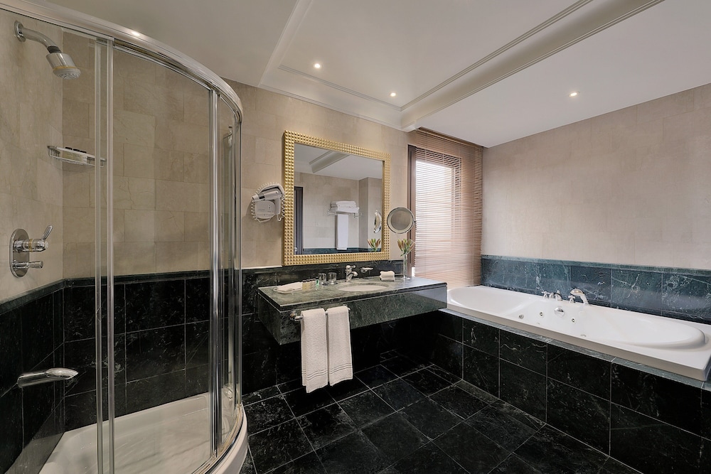 Royal Suite, 1 King Bed, Tower