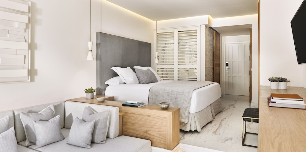 Deluxe Room (Plaza)