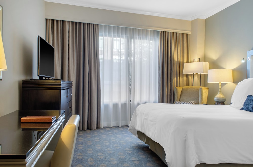 Deluxe Room, 1 King Bed - Photo 2