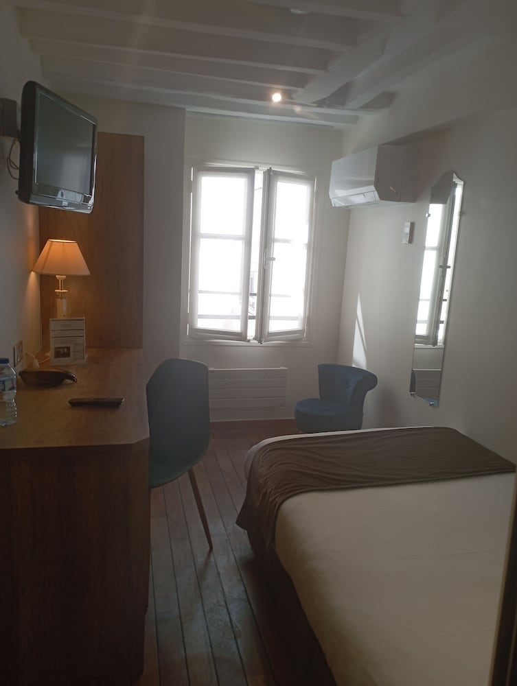 Economy Single Room, Courtyard View thumbnail 5