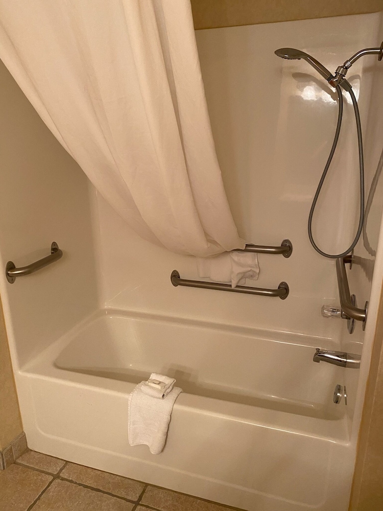 Standard Single Room, Accessible Bathtub photo 2