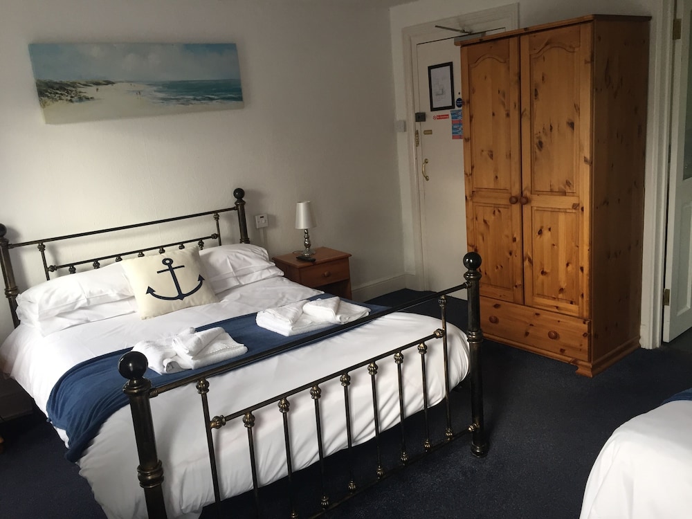 Suite, Ensuite photo 2