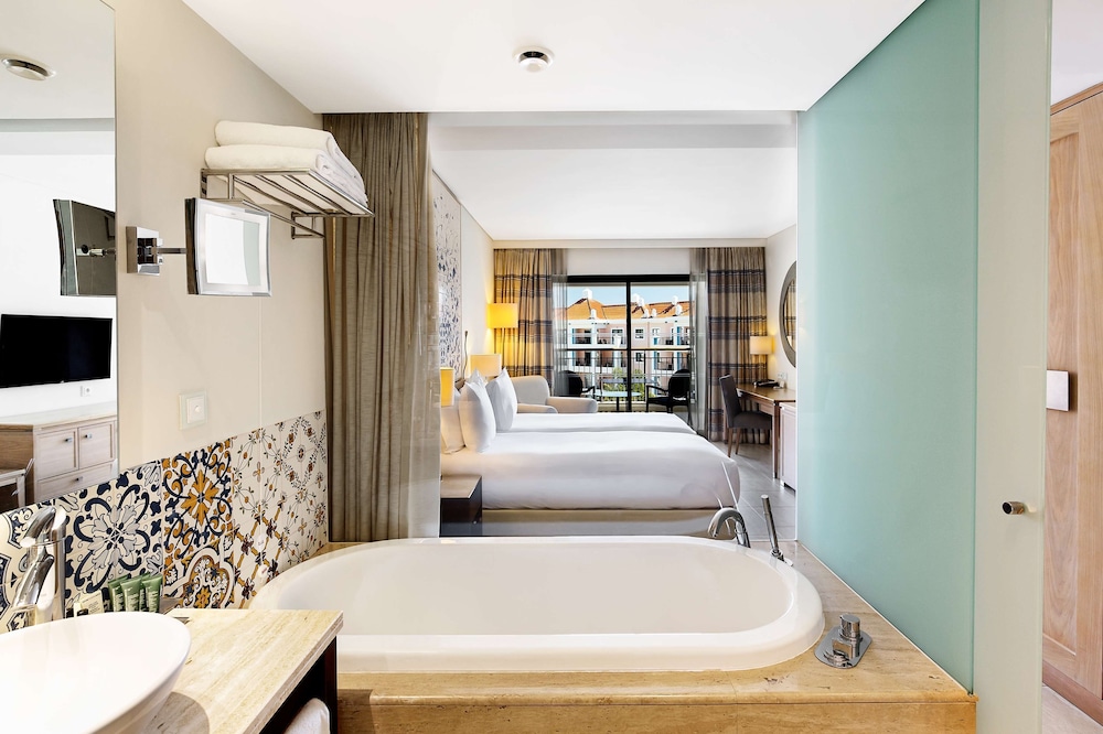 Deluxe Room, 1 King Bed - Photo 10