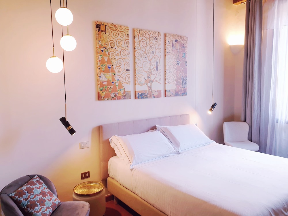 Panoramic Double Room, 1 Bedroom, Air conditioning, City View photo 3
