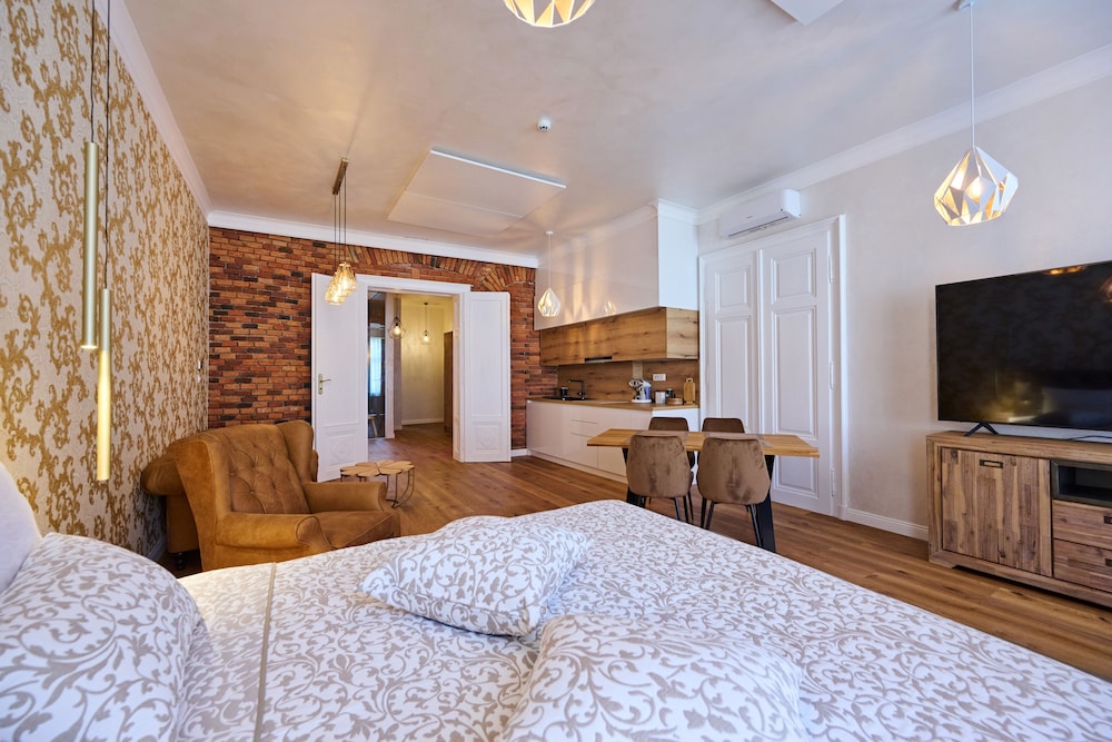 Luxury Apartment, Multiple Beds photo 3