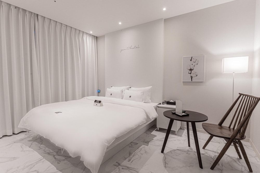 Standard Double Room - Photo 1