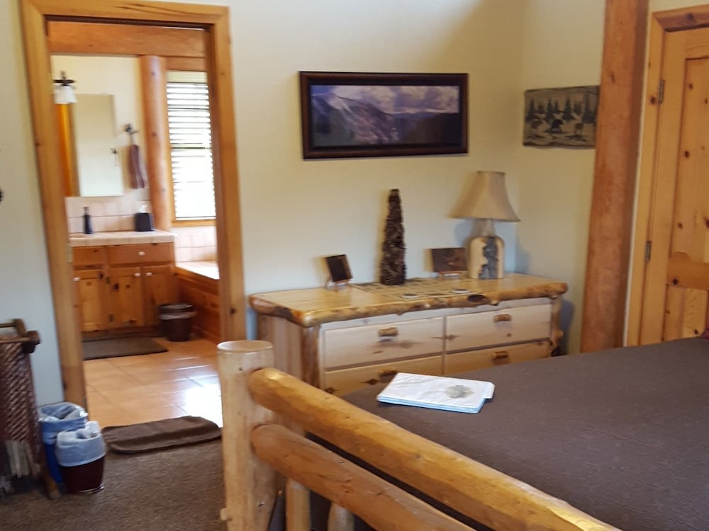Premium Double Room, Ensuite, Mountain View (Clouds Rest Room) photo 1