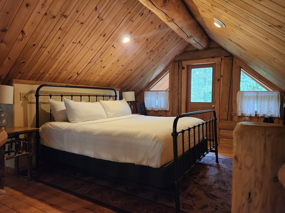 Cabin (Hawthorn) photo 2