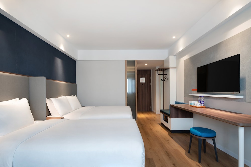 Standard Room, Multiple Beds photo 1