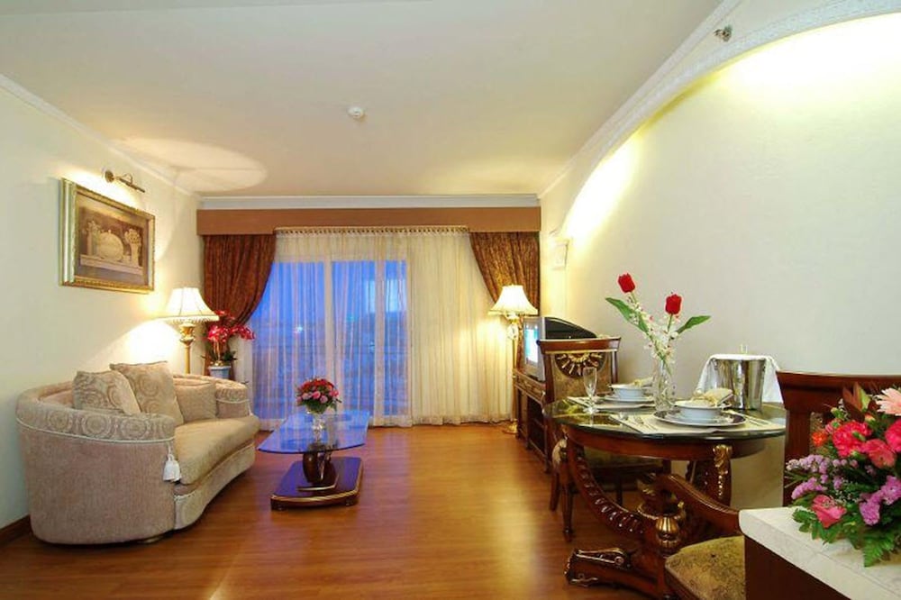 Suite, 1 Bedroom - Photo 3