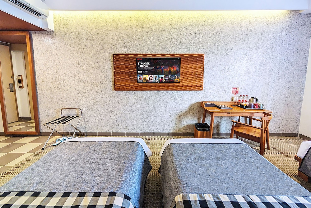 Deluxe Triple Room (Stylish) photo 3