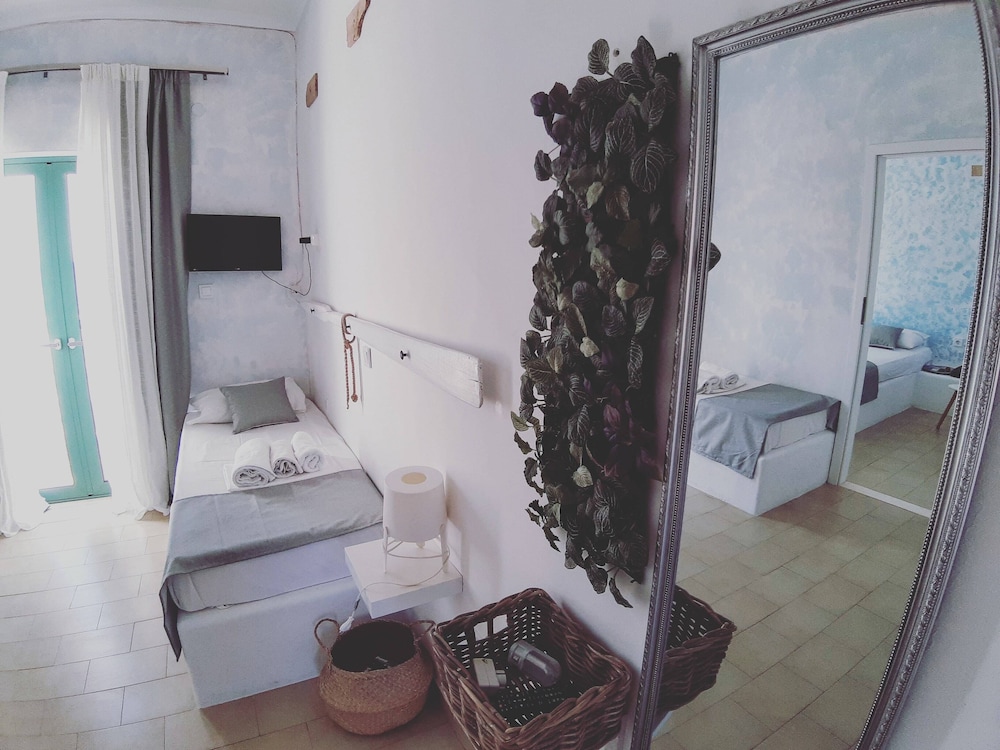 Panoramic Quadruple Room photo 3