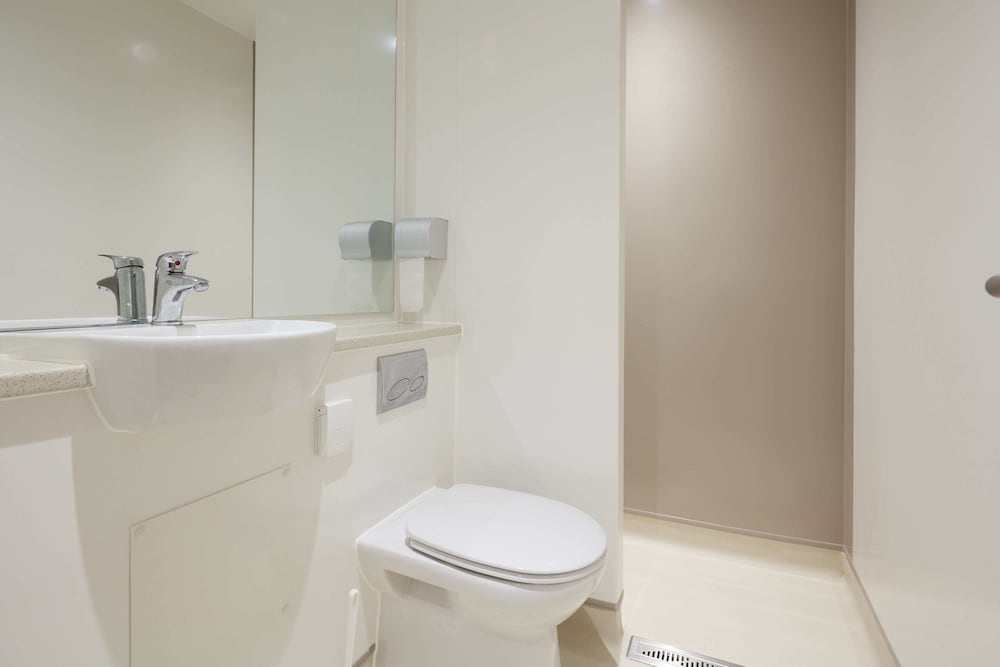 Family Room (With Shower) photo 3