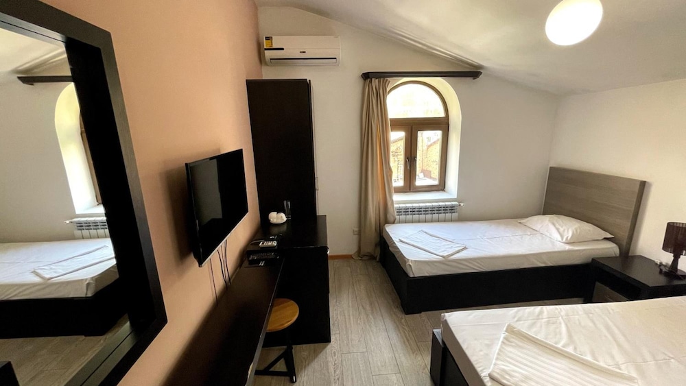 Economy Twin Room photo 1