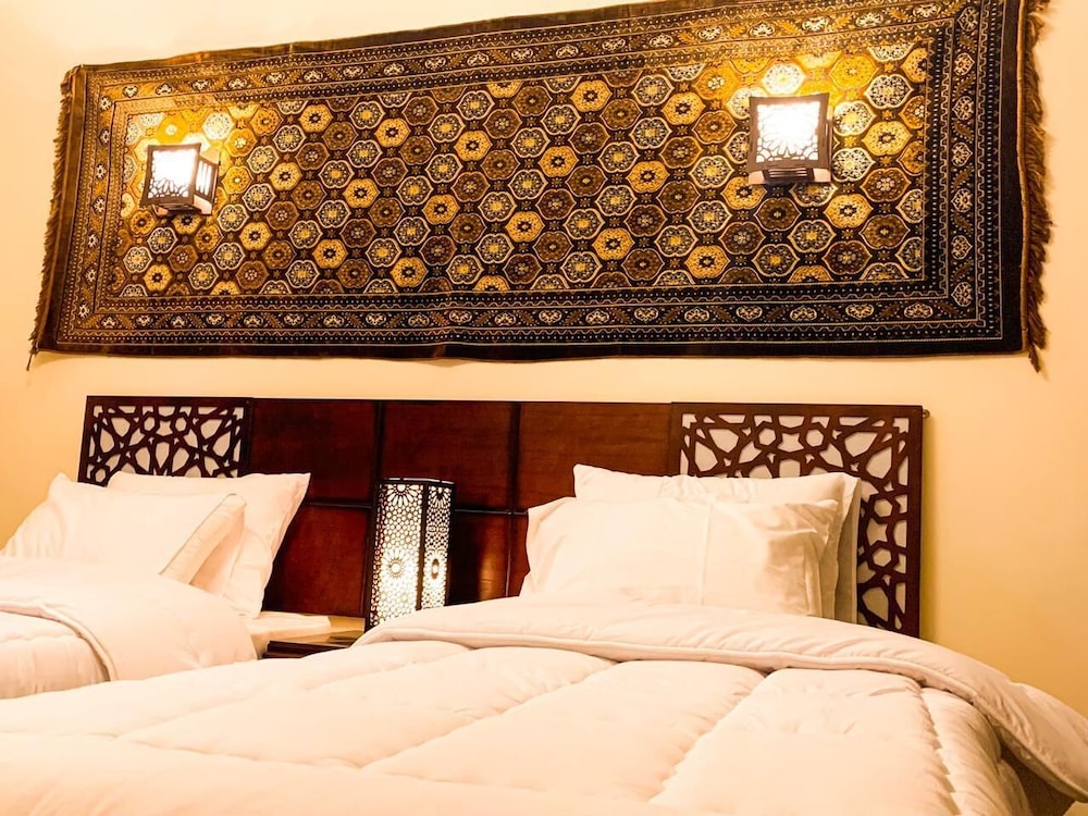 Deluxe Room, Pyramids View 3