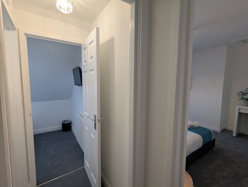 Attic Triple, Sea View - Photo 8