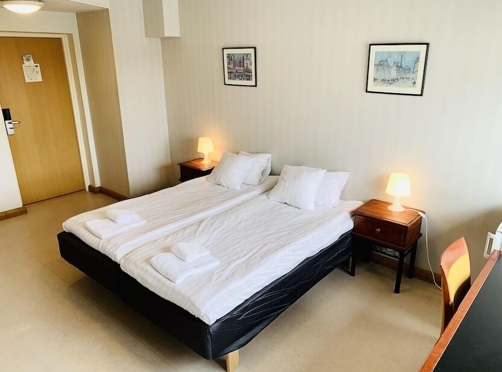 Economy Twin Room photo 2