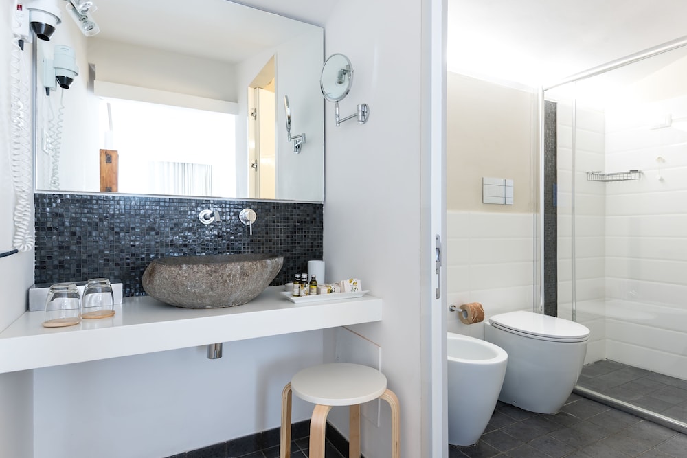 Executive Suite - Photo 7