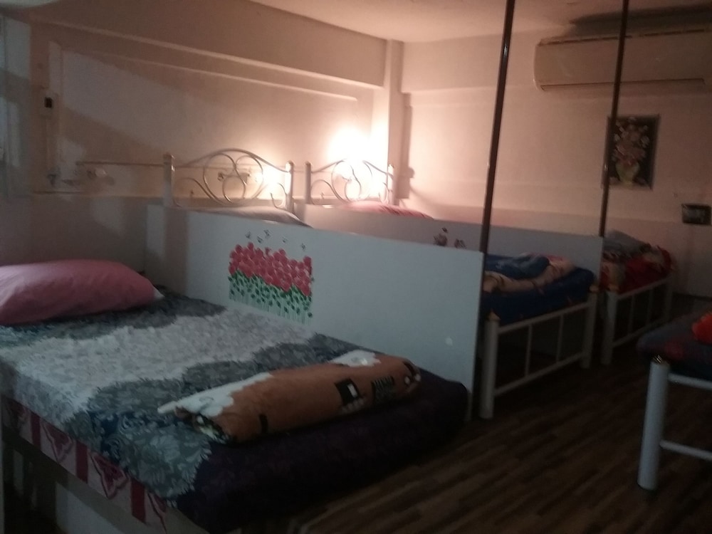 Room for 6 persons With Private Bathroom photo 3