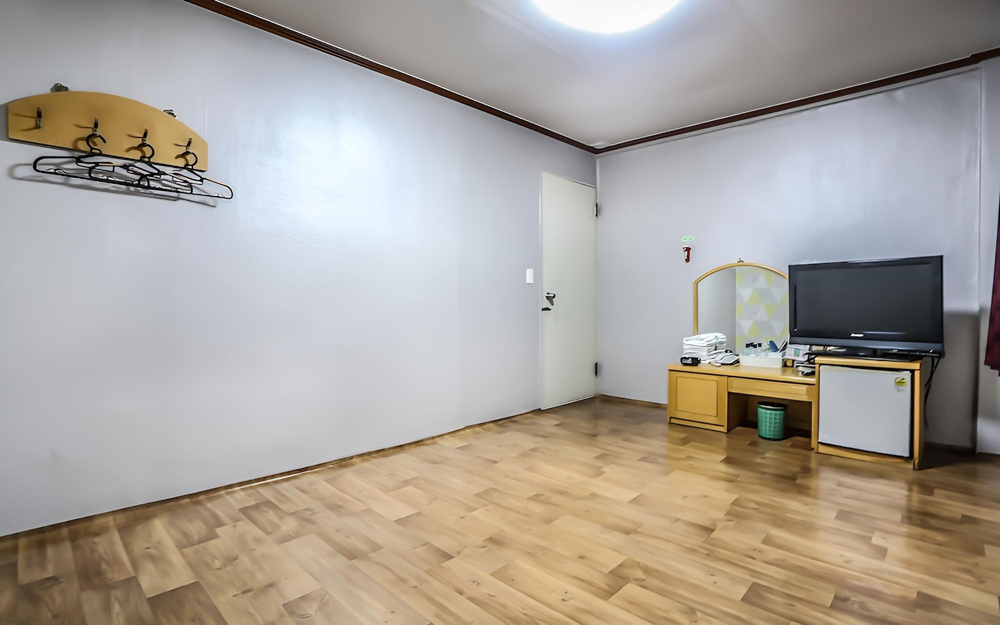 Room (Ondol (large room)) - Photo 3