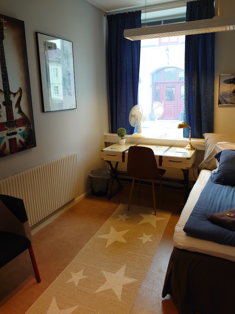 Single Room, Shared Bathroom photo 1
