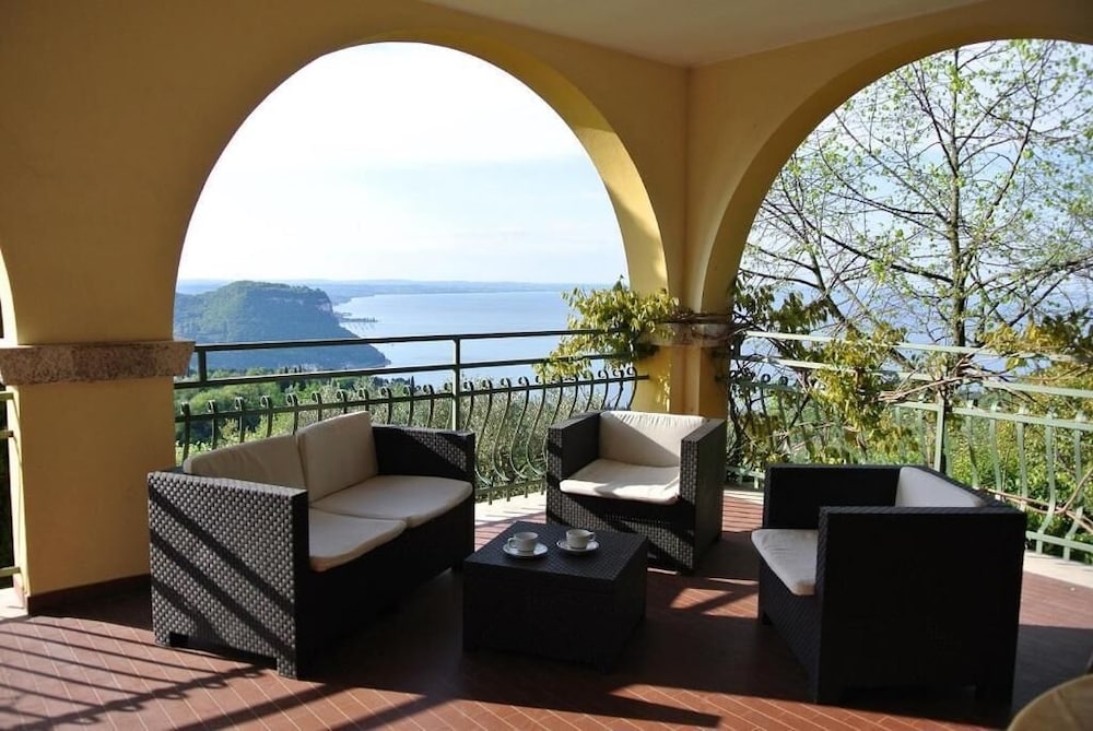 Panoramic Apartment, Lake View