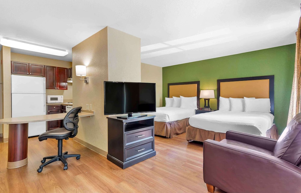 Deluxe Studio, Multiple Beds, Non Smoking - Photo 3