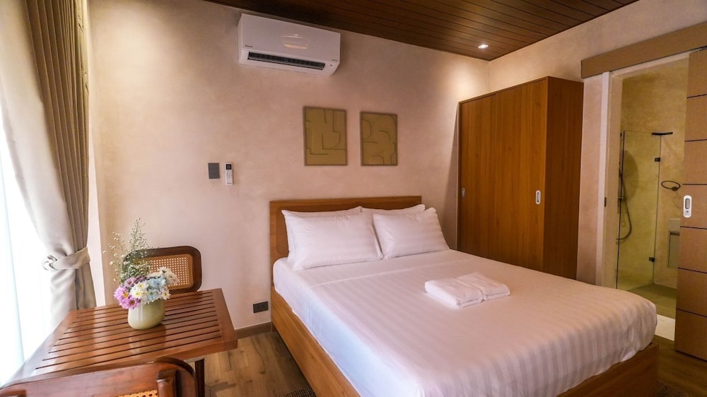 Deluxe Room, Pool View photo 3