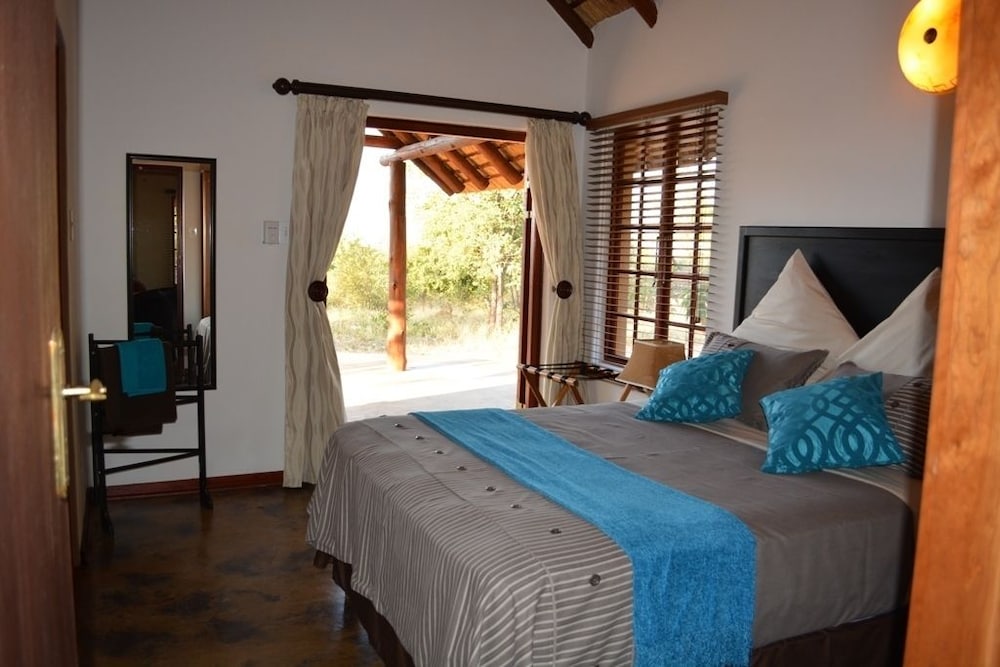 Luxury 2 Bedroom Bush House photo 2