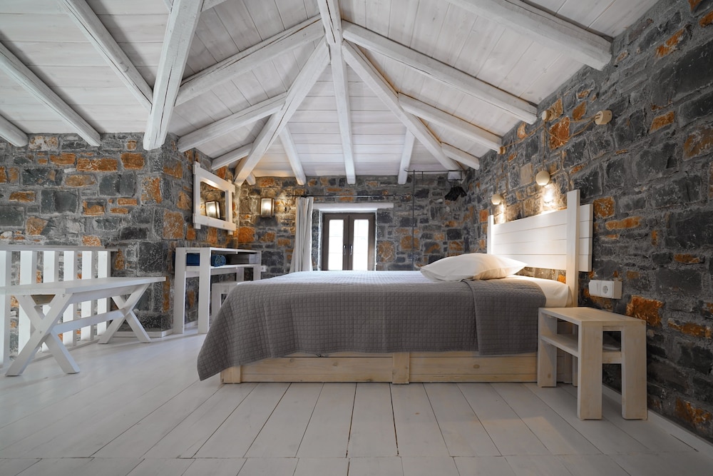 One Bedroom Villa with shared pool photo 3