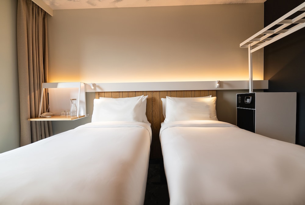 Standard Room, 2 Twin Beds - Photo 1