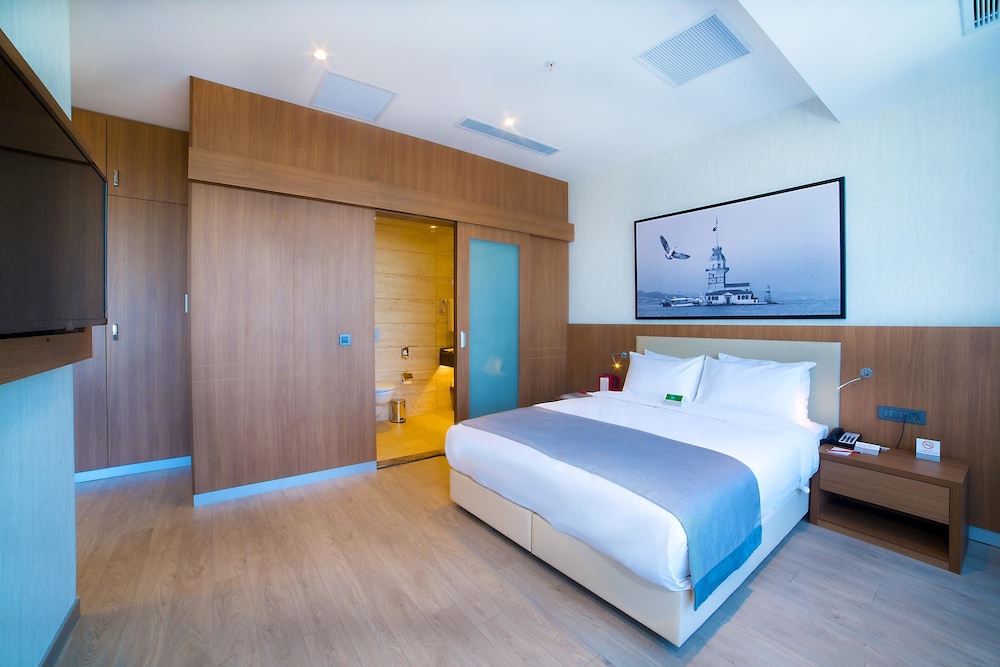 Suite, 1 King Bed, Terrace