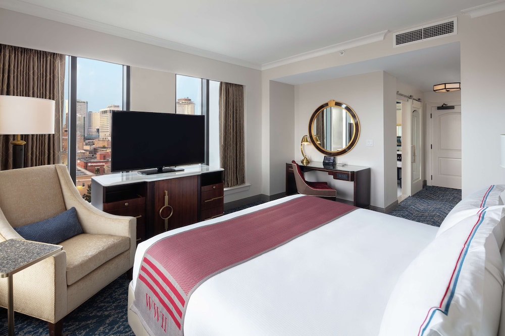 Deluxe Room, 1 King Bed, Corner - Photo 2