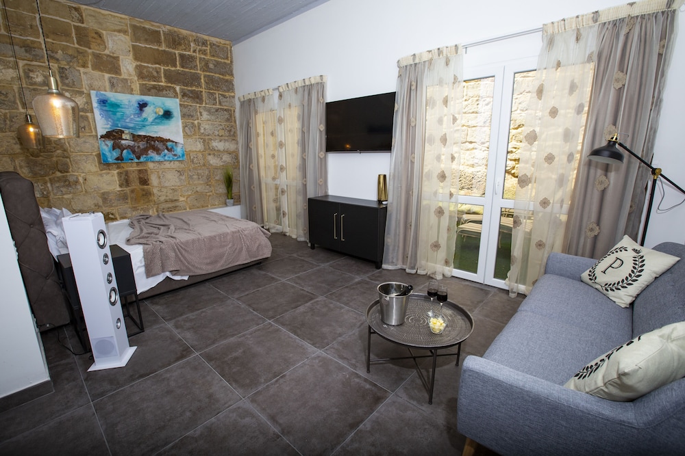 Superior Suite, 1 Queen Bed photo 2