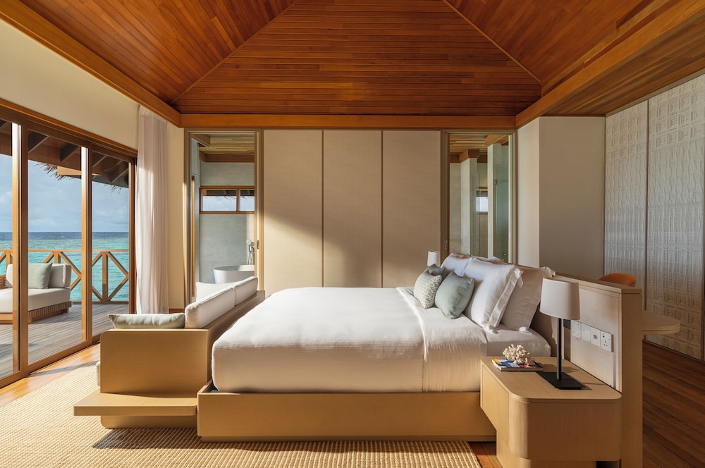 Two Bedroom Ocean Pavilion With Outdoor Pool - Photo 3