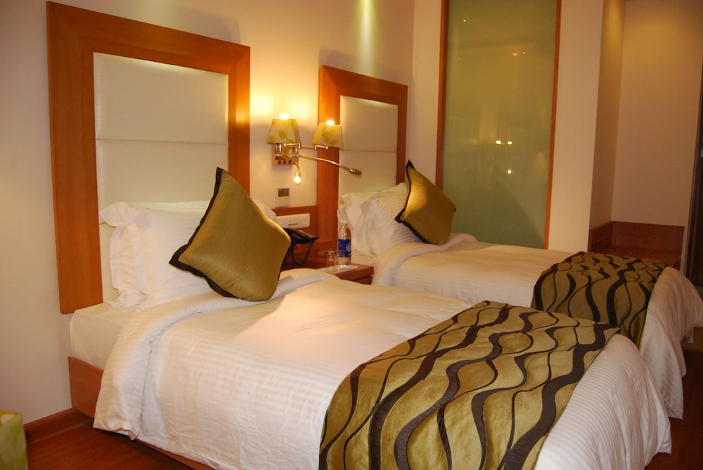 Deluxe Room Twin Bed - Photo 5