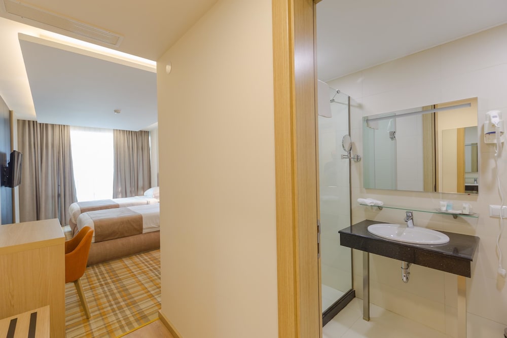Executive Suite, 1 King Bed, Non Smoking, Balcony photo 1