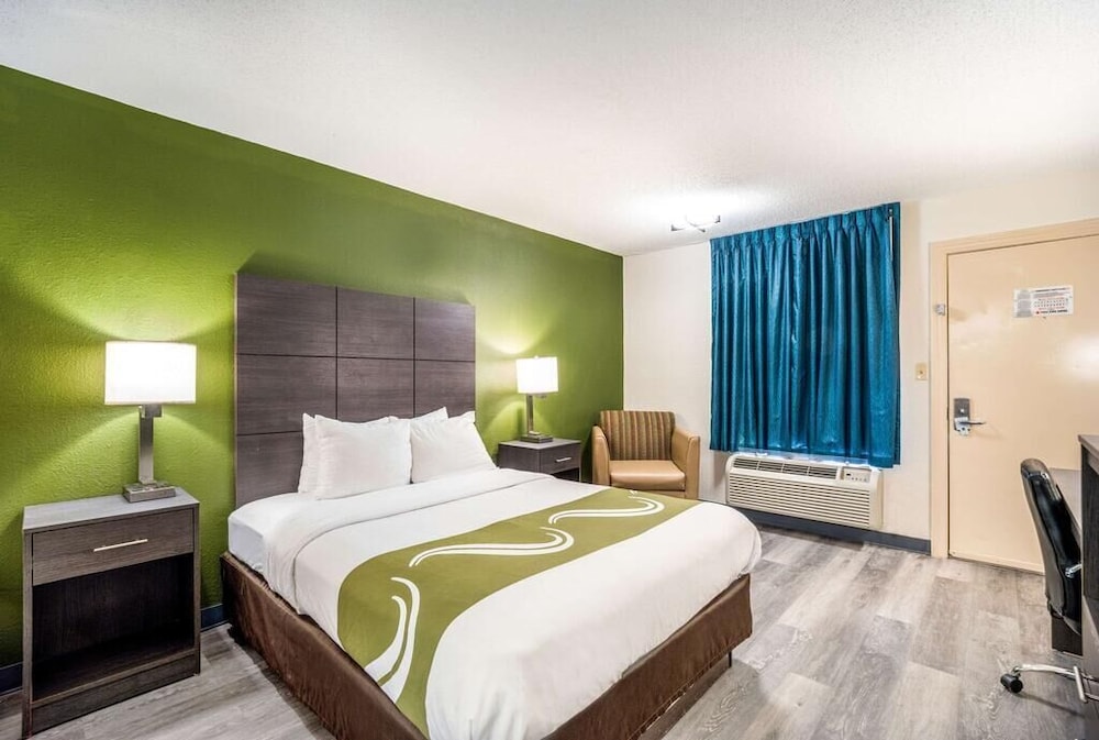 Standard Room, 1 King Bed, Non Smoking - Photo 2