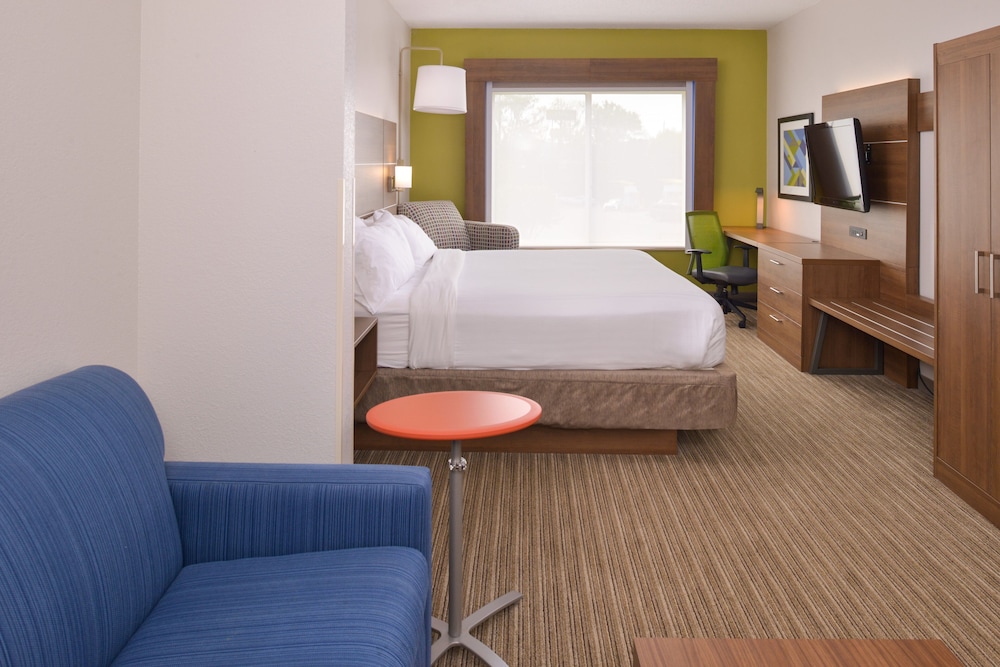 Suite, 1 King Bed with Sofa bed, Accessible (Mobility) - Photo 9
