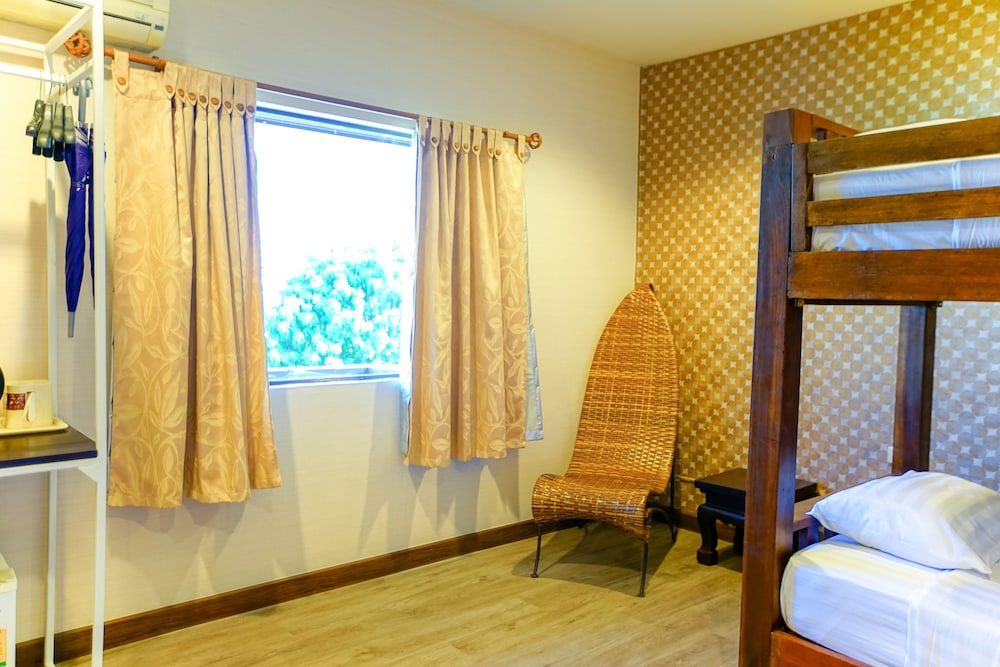 Family Room - Photo 17