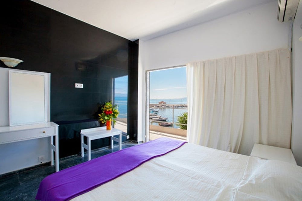 Standard Double Room Single Use, Sea View photo 1